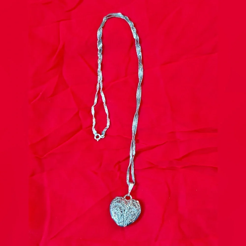 Sterling Silver filigree puffy heart necklace  11g .925 Italy